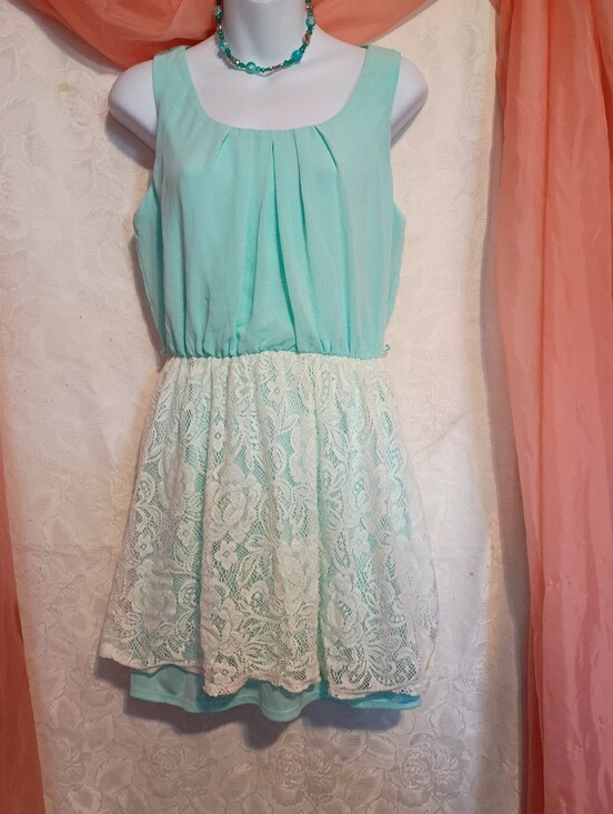 Iz Byer Dresses & Skirts - IZ BYER LADIES MINT GREEN Dress W/LACE ACCENT Sz M